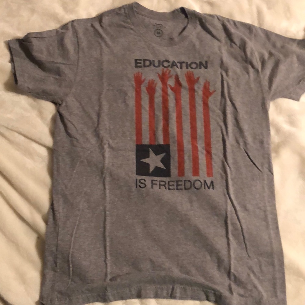 Sevenly Education Is Freedom Men’s T Size M